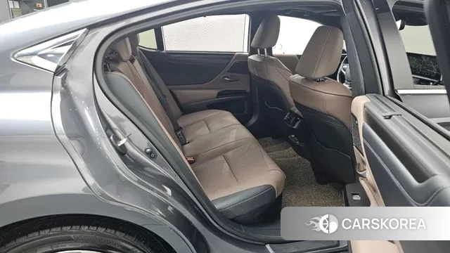 Lexus ES300h 7th generation 2025 Серый из Кореи, фото 3