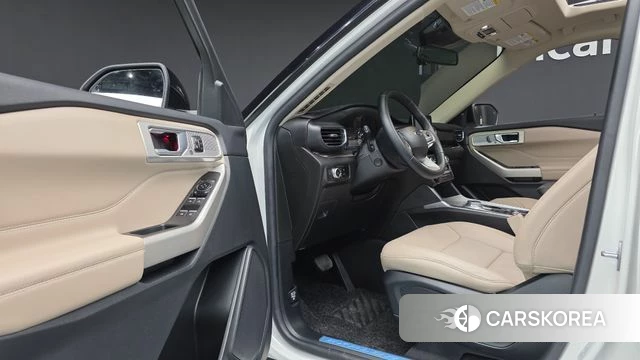 Ford Explorer 6th Generation 2023 Белый из Кореи, фото 3