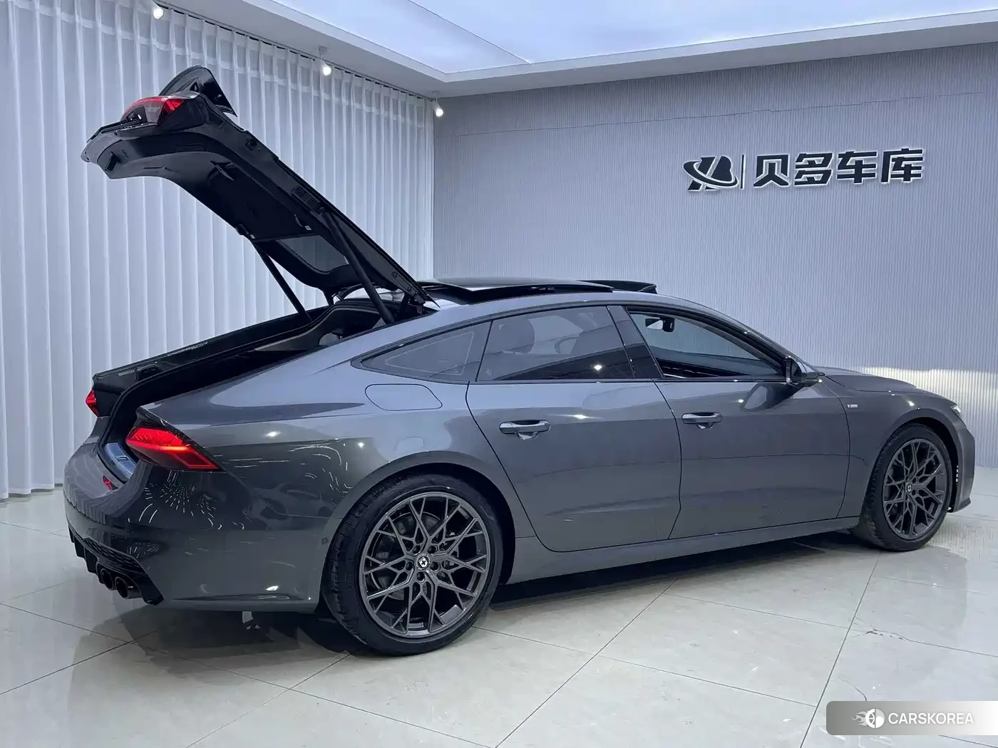 Audi A7 2024 Silver/gray из Китая, фото 3