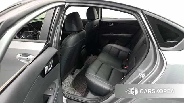 Kia The New K3 2nd generation 2023 Серебряный из Кореи, фото 3