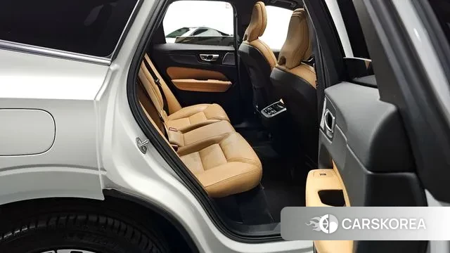 Volvo XC60 second Generation 2023 Белый из Кореи, фото 3