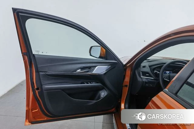 Cadillac CT4 2024 Оранжевый из Китая, фото 3