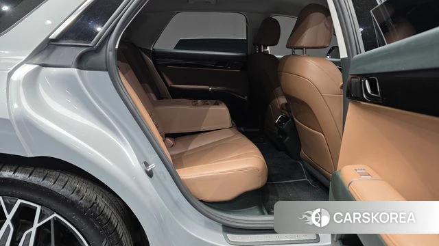 Hyundai Grandeur Hybrid (GN7) 2023 Серебристо-серый из Кореи, фото 3