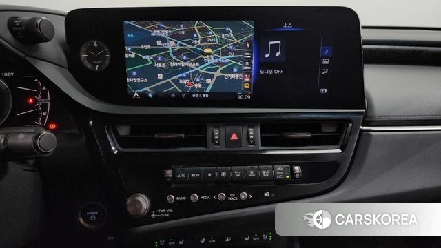 Lexus ES300h 7th generation 2022 Белый из Кореи, фото 3