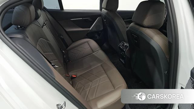 BMW 5 Series (G60) 2024 Белый из Кореи, фото 3