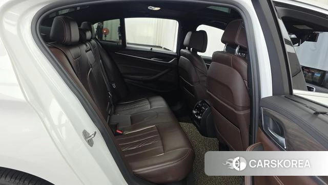 BMW 5 Series (G30) 2018 Белый из Кореи, фото 3