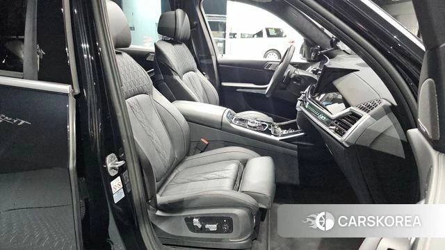 BMW X7 (G07) 2024 Черный из Кореи, фото 3