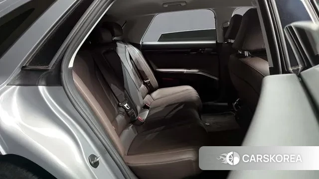 Hyundai Grandeur Hybrid (GN7) 2023 Серебряный из Кореи, фото 3