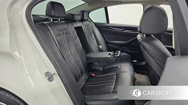 BMW 5 Series (G30) 2018 Белый из Кореи, фото 3