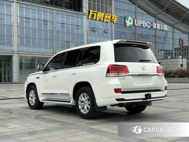 Toyota Land Cruiser (imported) 2023 Белый из Китая, фото 3