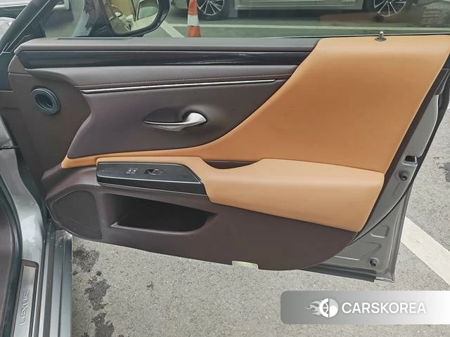 Lexus ES 2021 Серебристо-серый из Китая, фото 3