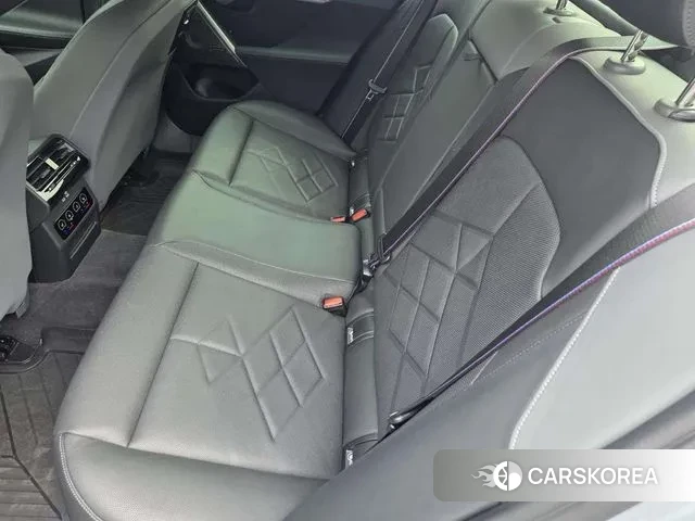 BMW 5 Series (G60) 2024 Светло-серебряный цвет из Кореи, фото 3