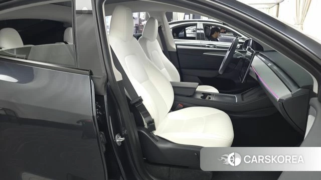 Tesla Model Y 2025 Серый из Кореи, фото 3