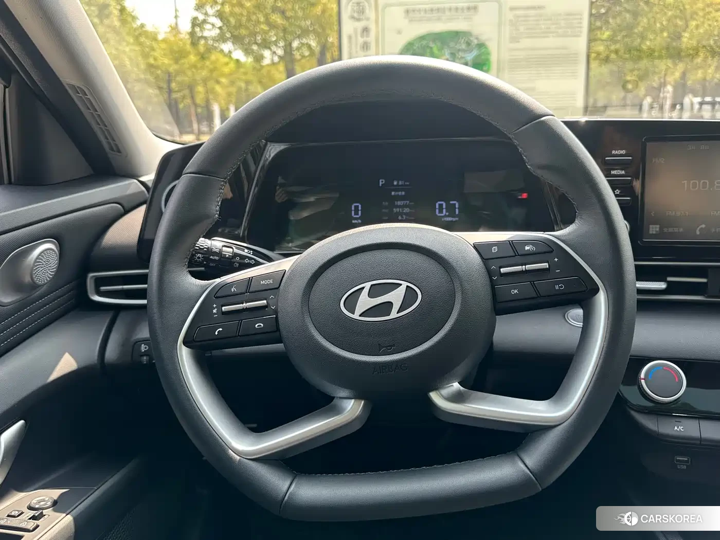 Hyundai Elantra 2023 Silver/gray из Китая, фото 3
