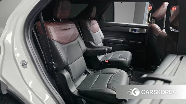 Ford Explorer 6th Generation 2022 Белый из Кореи, фото 3