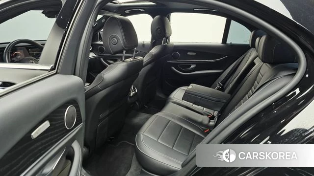 Mercedes-Benz E-Class W213 2023 Черный из Кореи, фото 3