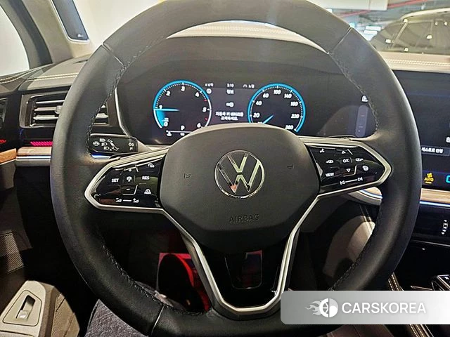 Volkswagen Touareg 3rd generation 2024 Белый из Кореи, фото 3