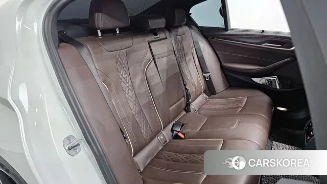 BMW 5 Series (G30) 2023 Белый из Кореи, фото 3