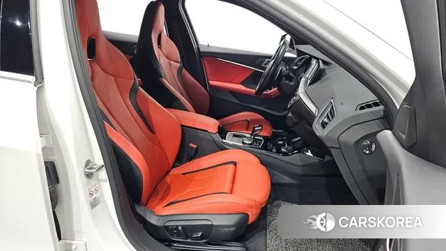 BMW 1 Series (F40) 2023 Белый из Кореи, фото 3