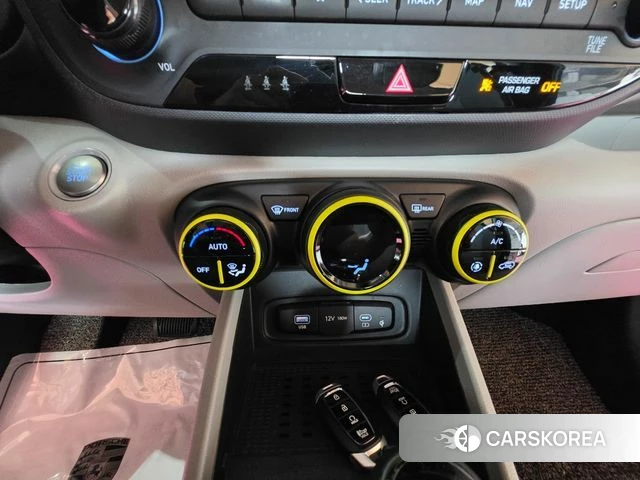 Hyundai Venue 2024 Серебристо-серый из Кореи, фото 3