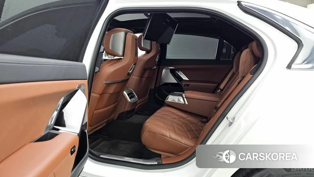 BMW 7 Series (G70) 2023 Белый из Кореи, фото 3