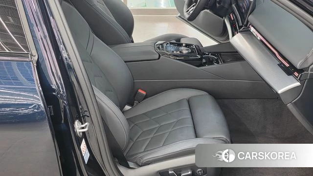 BMW 5 Series (G60) 2024 Черный из Кореи, фото 3