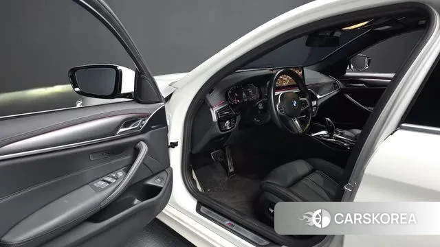 BMW 5 Series (G30) 2022 Белый из Кореи, фото 3