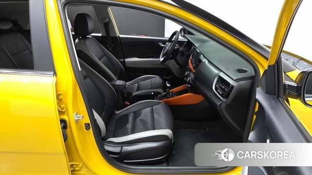 Kia Stonic 2018 Желтый из Кореи, фото 3