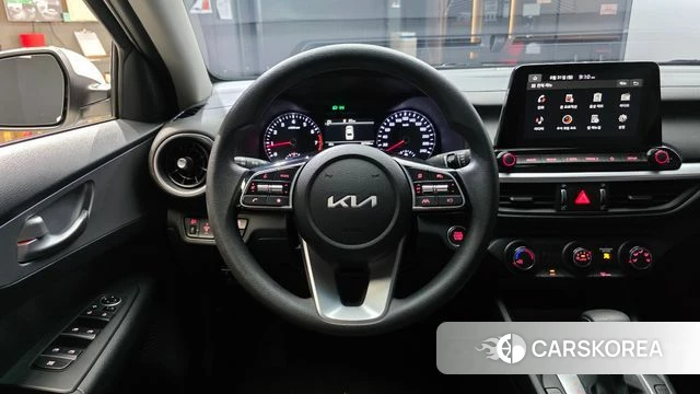 Kia The New K3 2nd generation 2023 Белый из Кореи, фото 3
