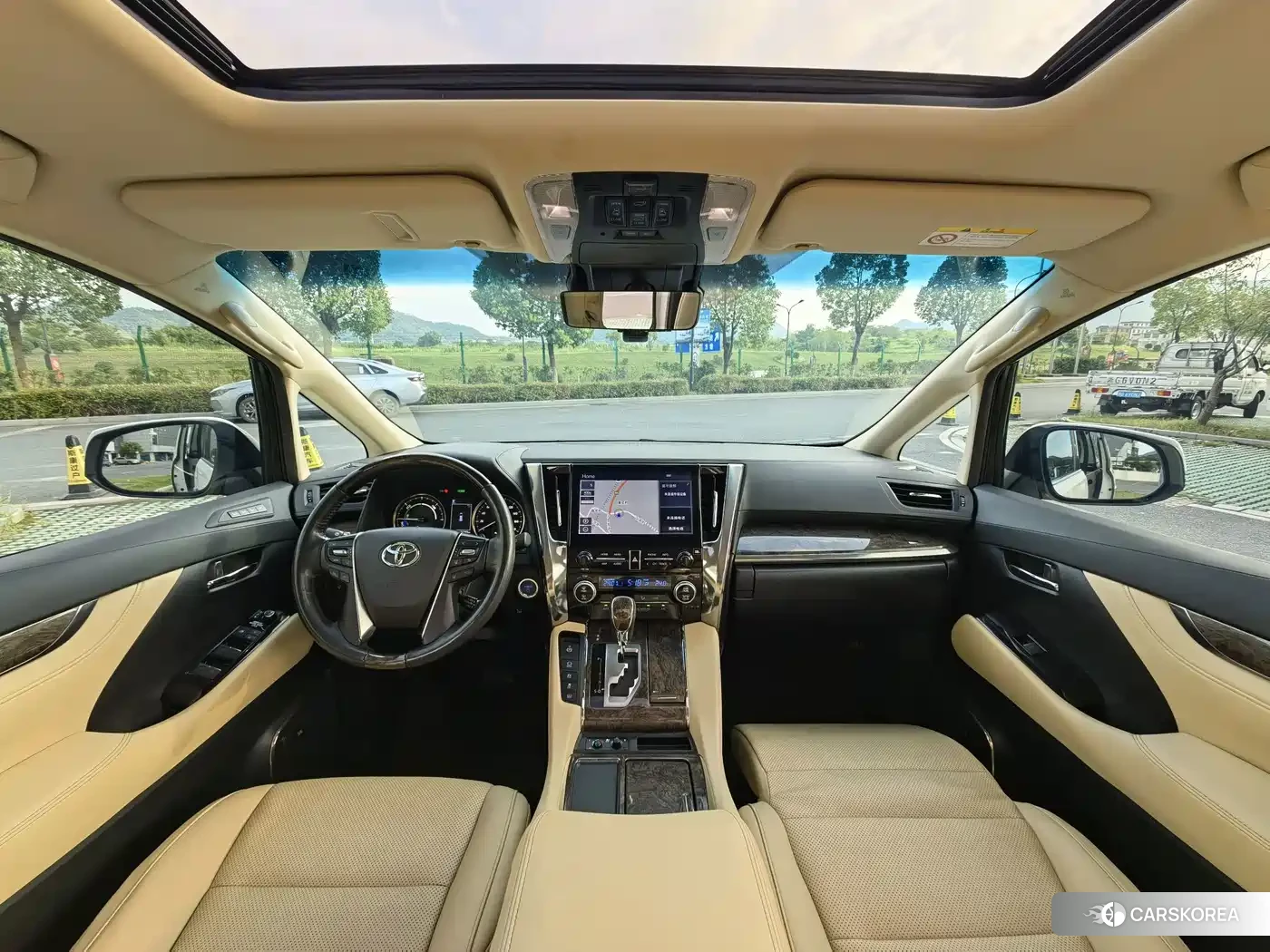 Toyota Elfa 2022 Белый из Китая, фото 3