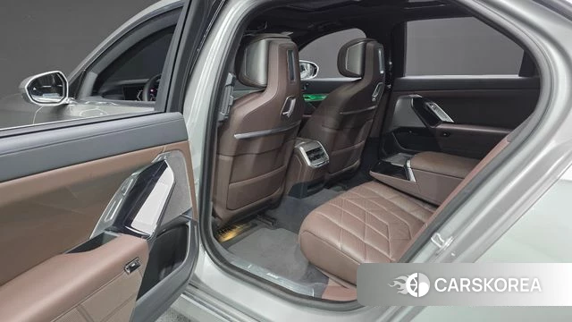 BMW 7 Series (G70) 2023 Серебряный из Кореи, фото 3