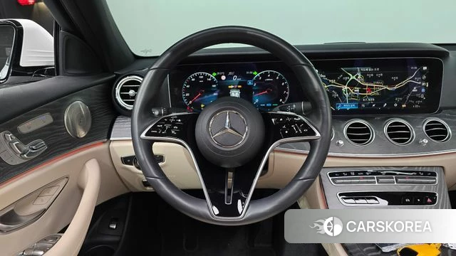 Mercedes-Benz E-Class W213 2023 Белый из Кореи, фото 3
