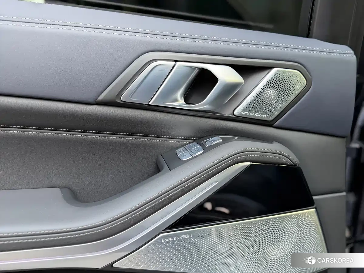 BMW X7 2023 Silver/gray из Китая, фото 3