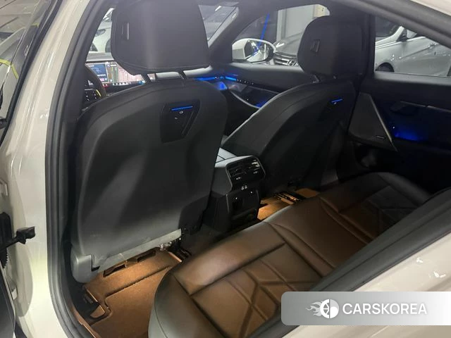 BMW 5 Series (G60) 2024 Белый из Кореи, фото 3