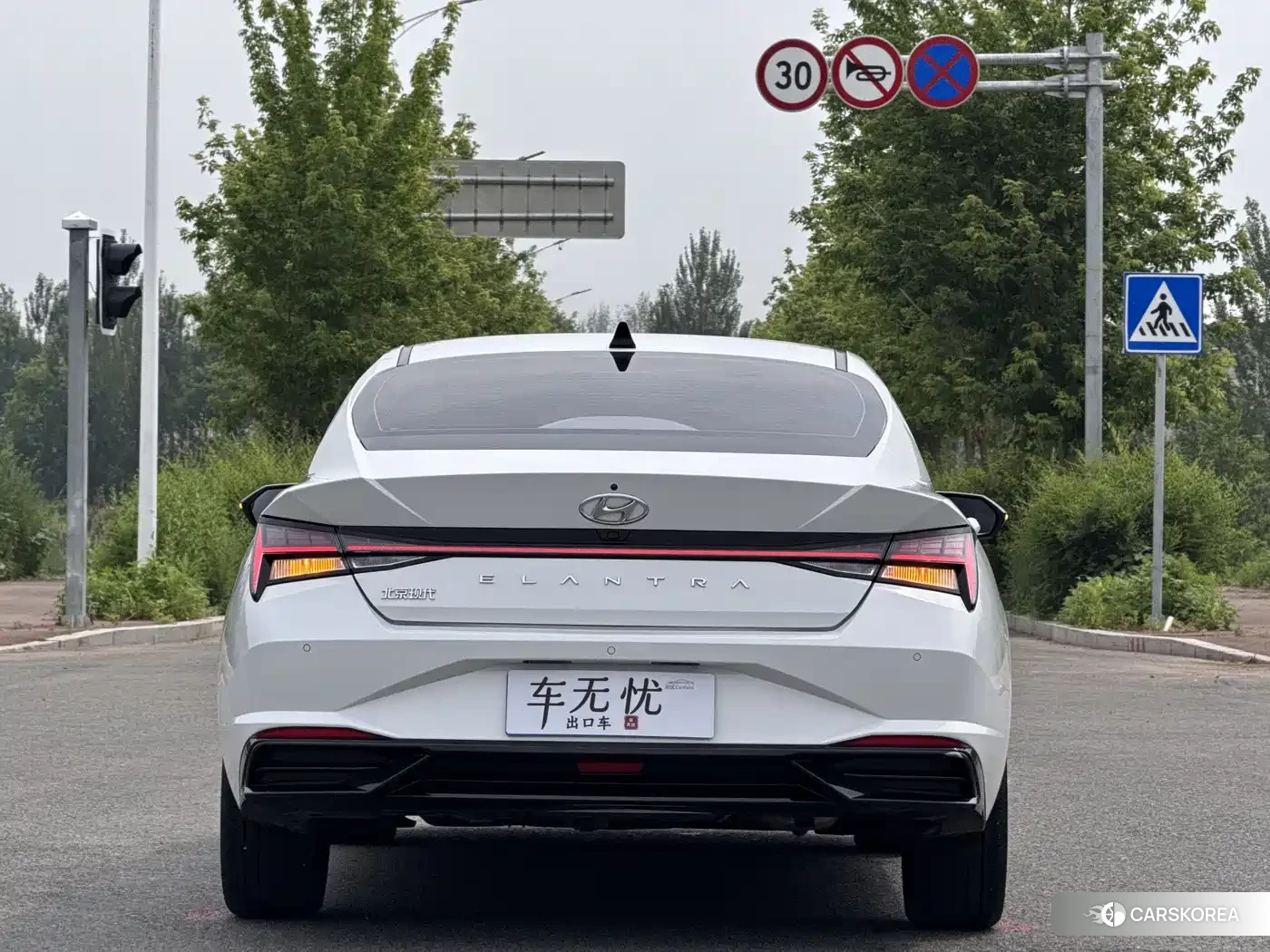 Hyundai Elantra 2023 Белый из Китая, фото 3