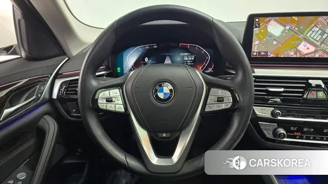 BMW 5 Series (G30) 2023 Белый из Кореи, фото 3