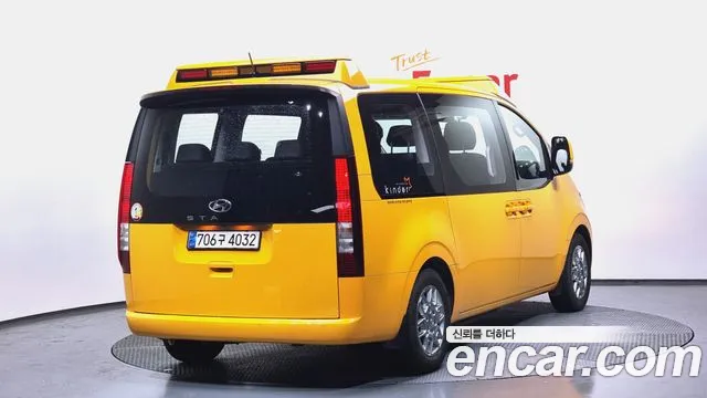 Hyundai Staria 2023 Желтый из Кореи, фото 3