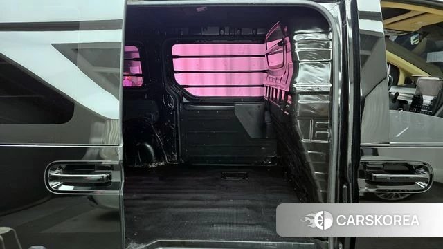 Hyundai Staria 2021 Черный из Кореи, фото 3