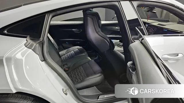 Audi e-Tron GT 2023 Белый из Кореи, фото 3