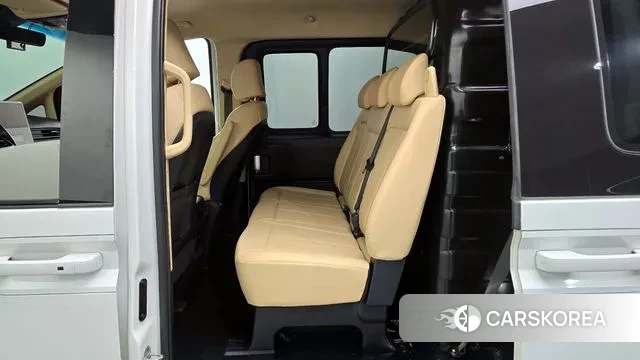 Hyundai Staria 2023 Белый из Кореи, фото 3