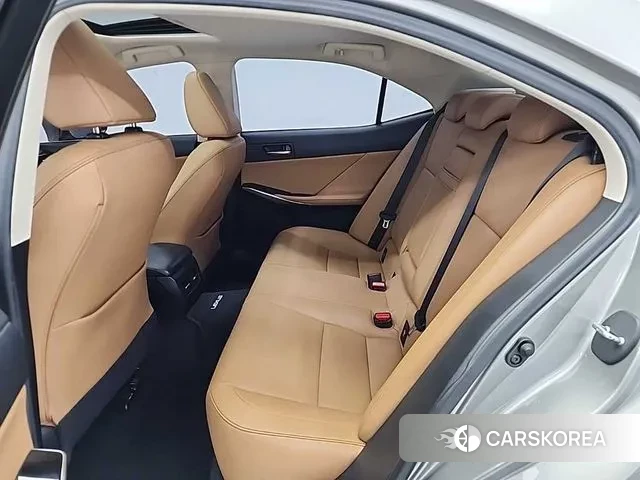 Lexus New IS300 2018 Серебристо-серый из Кореи, фото 3