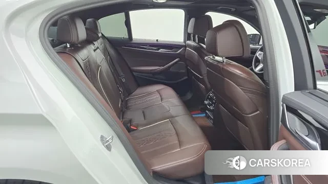 BMW 5 Series (G30) 2023 Белый из Кореи, фото 3