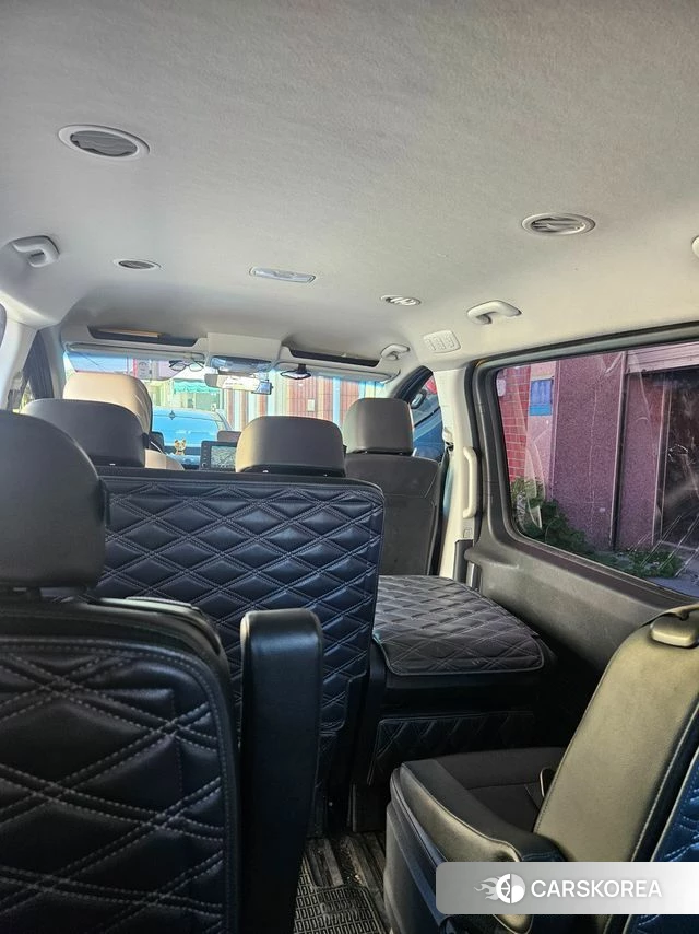 Hyundai Staria 2023 Желтый из Кореи, фото 3