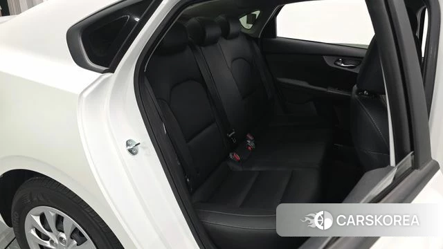 Kia The New K3 2nd generation 2023 Белый из Кореи, фото 3