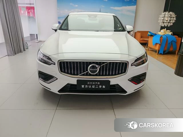 Volvo S60 2025 Белый из Китая, фото 3