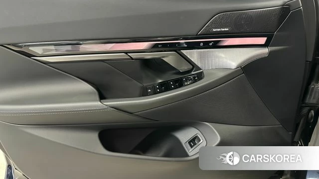 BMW 5 Series (G60) 2025 Черный из Кореи, фото 3