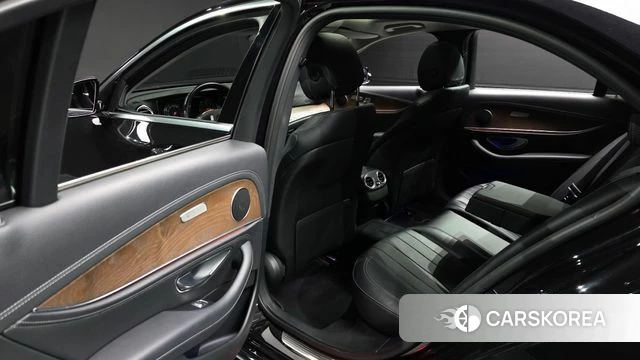 Mercedes-Benz E-Class W213 2018 Черный из Кореи, фото 3