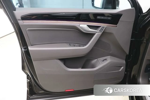 Volkswagen Touareg 2022 Черный из Китая, фото 3