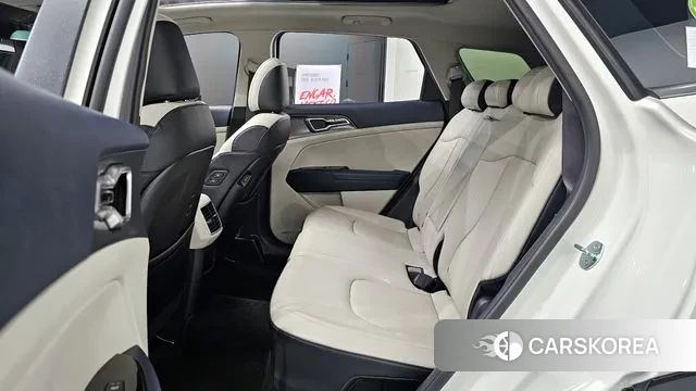 Kia Sportage 5th Generation Hybrid 2023 Белый из Кореи, фото 3