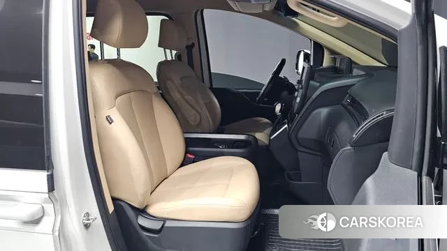 Hyundai Staria 2023 Белый из Кореи, фото 3